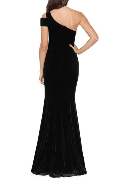 Betsy & Adam One-shoulder Velvet Mermaid Gown In Black