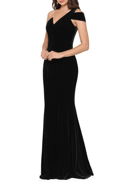 Betsy & Adam One-shoulder Velvet Mermaid Gown In Black