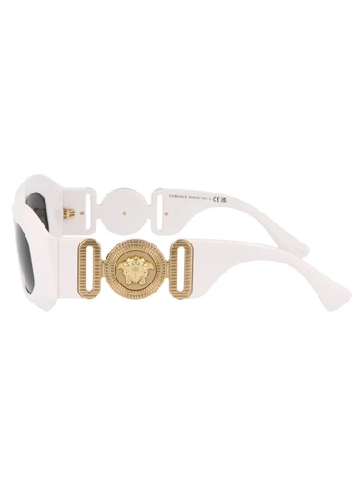 Versace Eyewear Rectangular Frame Sunglasses In 314/87 White