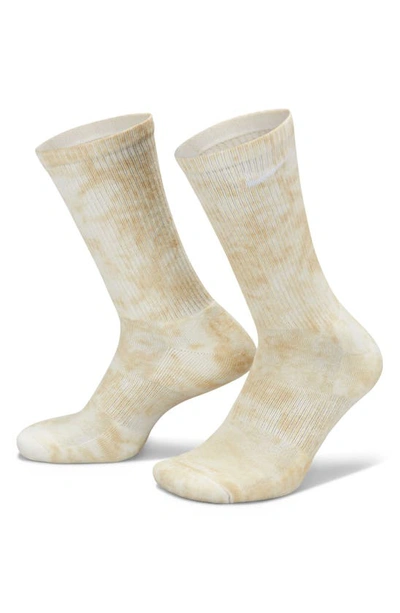 Shop Nike Everyday Plus Dri-fit Tie Dye Crew Socks In Team Gold/ White