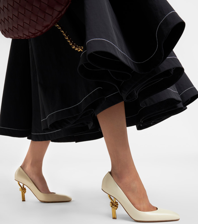 Bottega Veneta Knot Leather Pumps In White