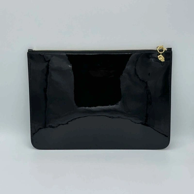 Alexander Mcqueen Women's Black Patent Leather Skull Charm Large Pouch In Black