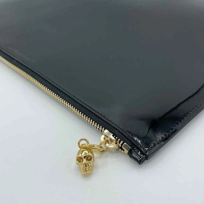 Alexander Mcqueen Women's Black Patent Leather Skull Charm Large Pouch In Black