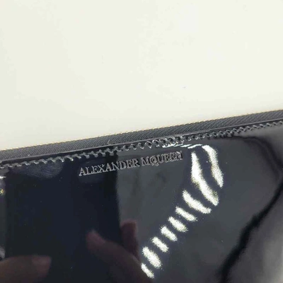 Alexander Mcqueen Women's Black Patent Leather Skull Charm Large Pouch In Black