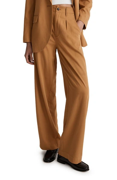 Shop Madewell Drapeweave Neale Straight Leg Pants In Toffee