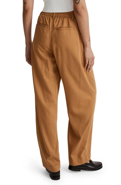 Shop Madewell Drapeweave Neale Straight Leg Pants In Toffee