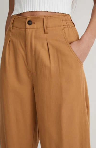 Shop Madewell Drapeweave Neale Straight Leg Pants In Toffee