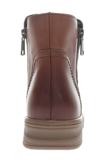 Propét Delphi In Brown