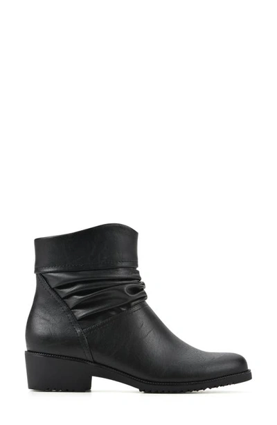 Cliffs By White Mountain Durbon Scrunch Bootie In Black/ Smooth