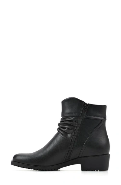 Cliffs By White Mountain Durbon Scrunch Bootie In Black/ Smooth