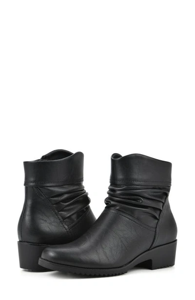 Cliffs By White Mountain Durbon Scrunch Bootie In Black/ Smooth