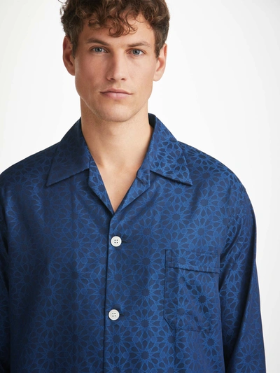 Men's Poplin Pajama jacquard creating a geometric pattern in
