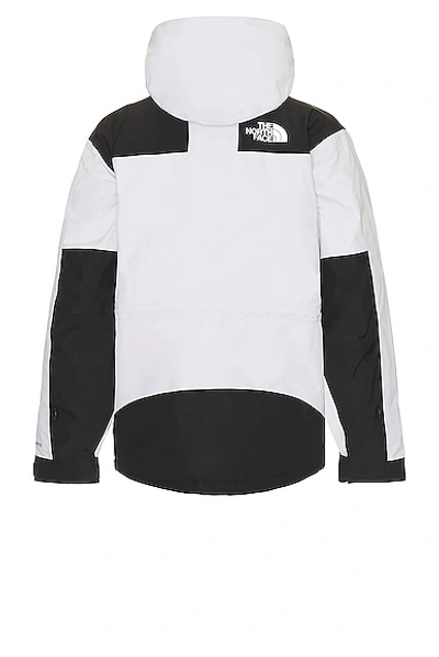 The North Face Reign On Windbreaker In Tnf White & Silver Reflective