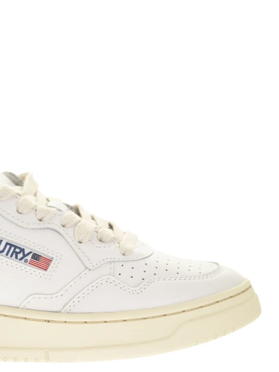 Autry Medalist Low - Leather Sneakers In Neutral