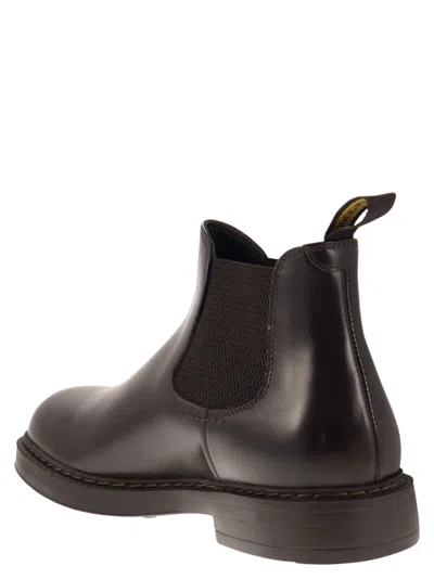 Doucal's Black Leather Ankle Boot