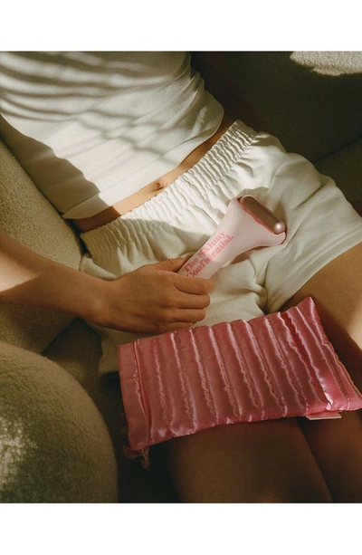 The Skinny Confidential Ice Roller Sleeping Bag In Pink