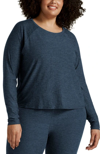 Shop Beyond Yoga Featherweight Daydreamer Pullover In Nocturnal Navy