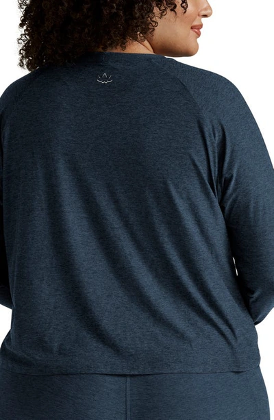 Beyond Yoga Featherweight Daydreamer Pullover In Nocturnal Navy