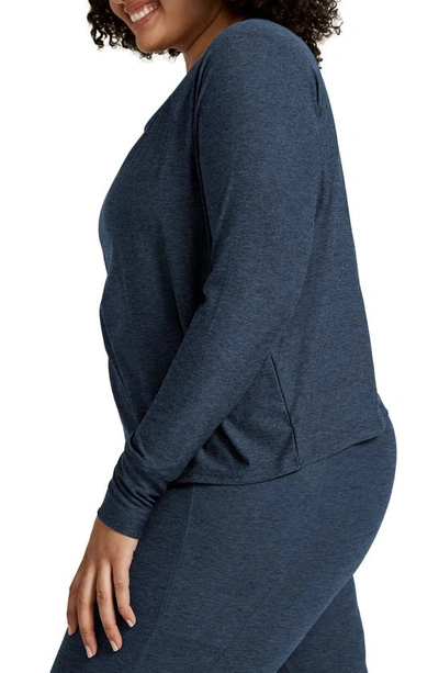 Shop Beyond Yoga Featherweight Daydreamer Pullover In Nocturnal Navy