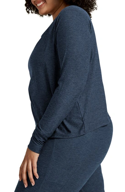 Beyond Yoga Featherweight Daydreamer Pullover In Nocturnal Navy