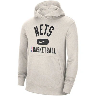 Shop Nike White Brooklyn Nets 2021-2022 Spotlight On Court Performance Practice Pullover Hoodie
