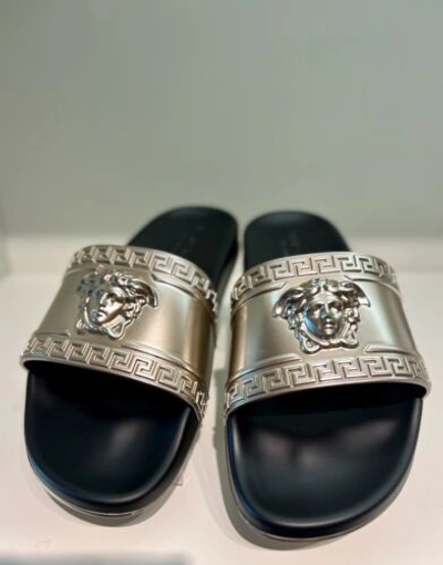 Pre-owned Versace Mens Palazzo Metallic Rubber Slides Bronze/black It Size 45 In Gray