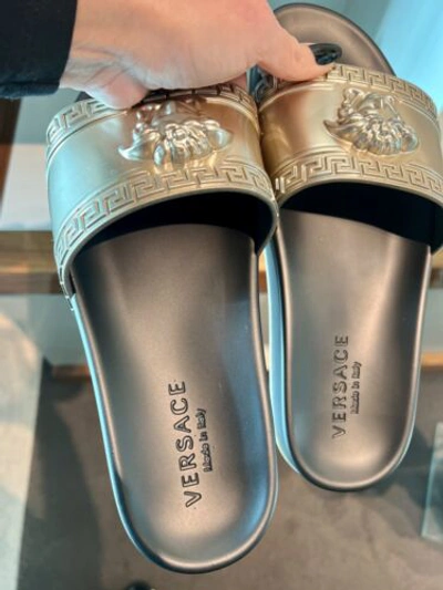 Pre-owned Versace Mens Palazzo Metallic Rubber Slides Bronze/black It Size 45 In Gray