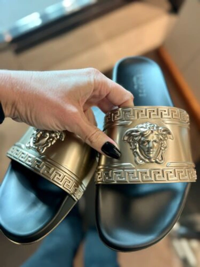Pre-owned Versace Mens Palazzo Metallic Rubber Slides Bronze/black It Size 45 In Gray