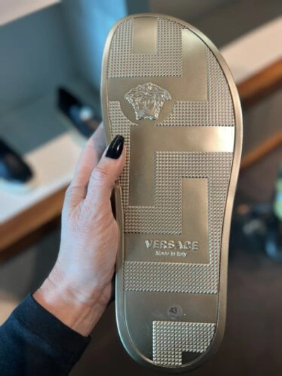 Pre-owned Versace Mens Palazzo Metallic Rubber Slides Bronze/black It Size 45 In Gray