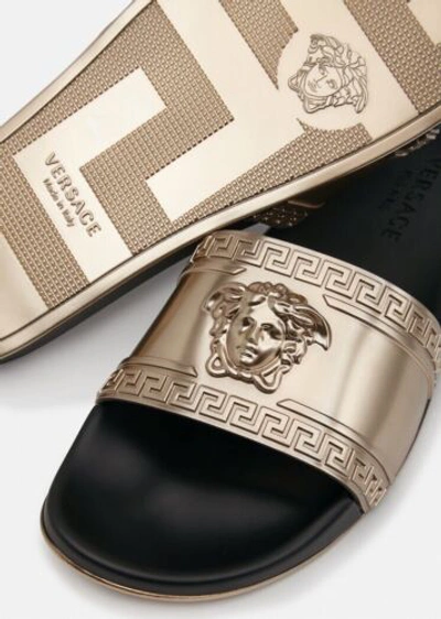 Pre-owned Versace Mens Palazzo Metallic Rubber Slides Bronze/black It Size 45 In Gray