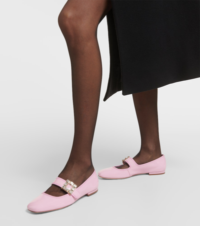 Roger Vivier Très Vivier Patent Leather Ballet Flats In Pink