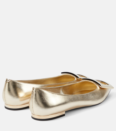 Shop Roger Vivier Gommettine Metallic Leather Ballet Flats In Gold