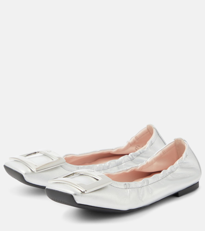 Shop Roger Vivier Viv' Pockette Metallic Leather Ballet Flats In Silver