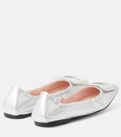 Roger Vivier Viv' Pockette Metallic Leather Ballet Flats In Silver
