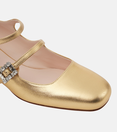 Roger Vivier Très Vivier Metallic Leather Mary Jane Pumps In Gold