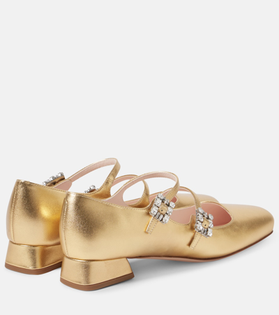 Roger Vivier Très Vivier Metallic Leather Mary Jane Pumps In Gold
