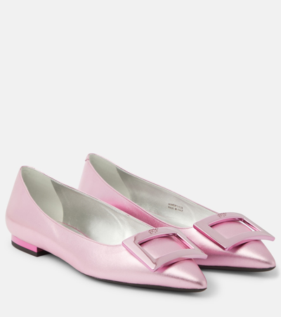 Shop Roger Vivier Gommettine Metallic Leather Ballet Flats In Pink