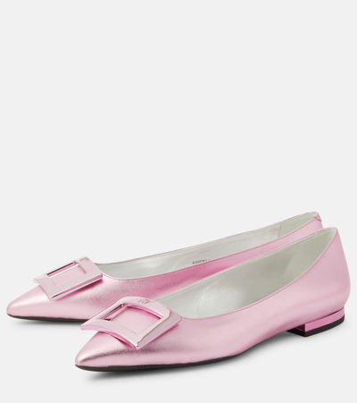 Roger Vivier Gommettine Metallic Leather Ballet Flats In Pink