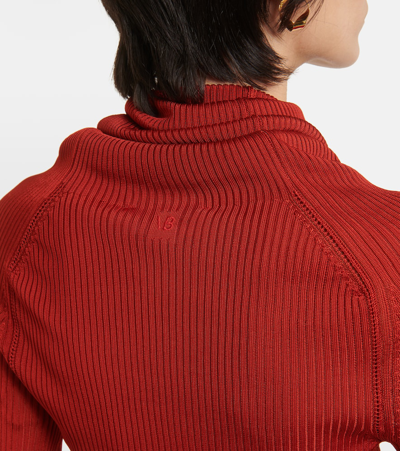 Shop Victoria Beckham Ribbed-knit Turtleneck Top In Red