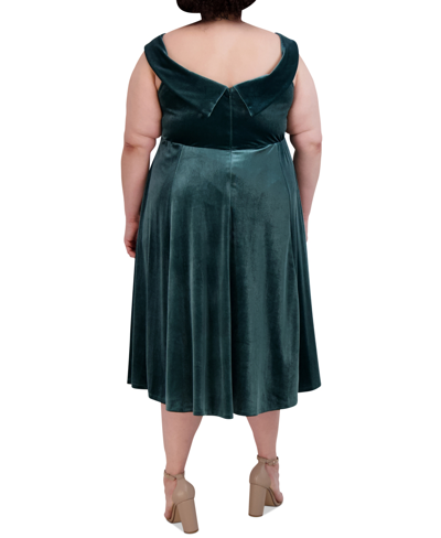 Shop Robbie Bee Plus Size Sleeveless Velvet Midi Dress In Teal