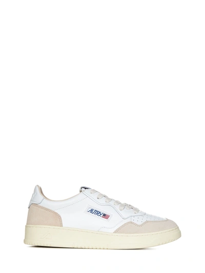 Shop Autry Sneakers Medalist Low  In Bianco