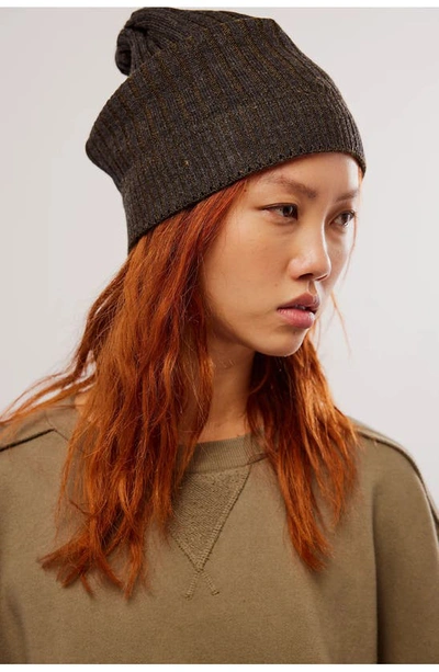 Saachi Slouchy Rib Knit Beanie In Green