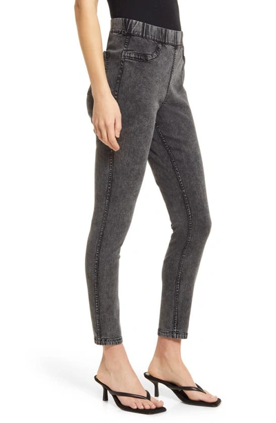 Hue Reversible Denim Leggings In Medium Grey Wash