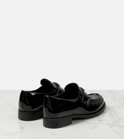 Prada Logo Patent Leather Loafers In Schwarz