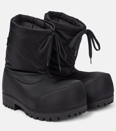 Shop Balenciaga Alaska Low Snow Boots In Black