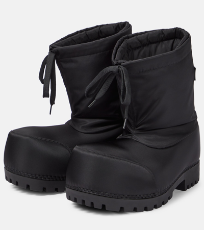 Shop Balenciaga Alaska Low Snow Boots In Black