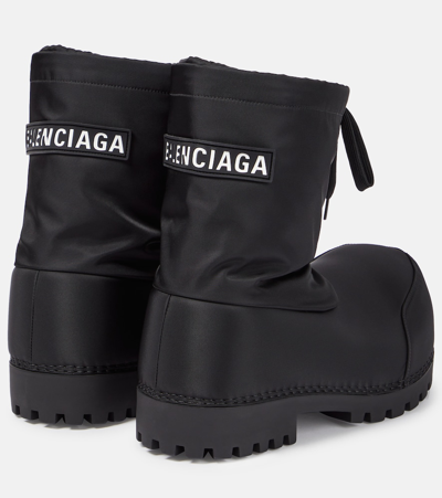 Shop Balenciaga Alaska Low Snow Boots In Black