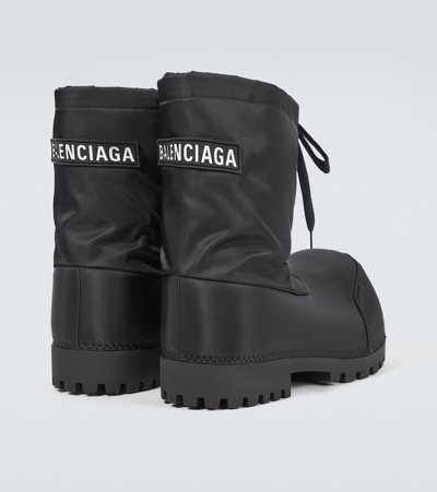 Shop Balenciaga Alaska Low Snow Boots In Black