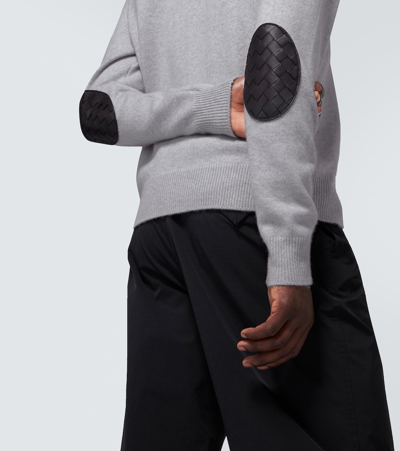 Bottega Veneta Intrecciato Leather And Cashmere Sweater In Grey