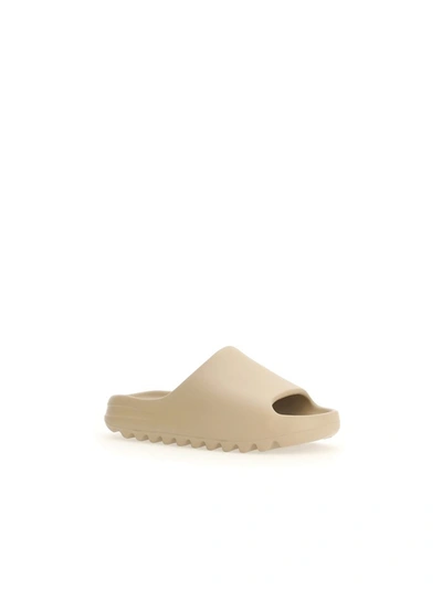 Stadium goods best sale yeezy slides